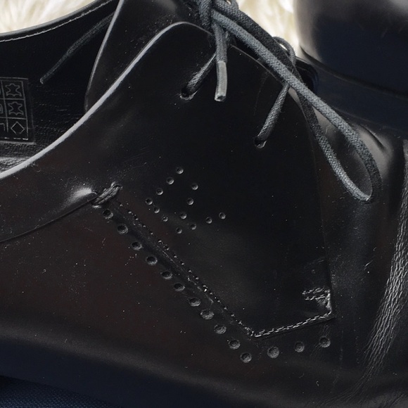 Louis Vuitton Men’s Lace Up Black Patent Leather Derby’s - Picture 6 of 11